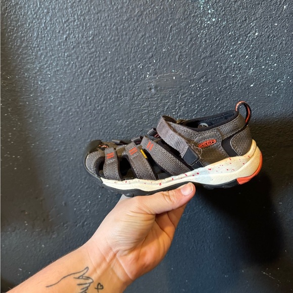 Kids Keen Gray and Black Outdoor Sandals with Orange Accents - Picture 7 of 8